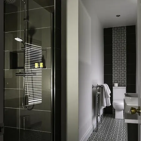 The Old Bank Town House 4* 킨세일