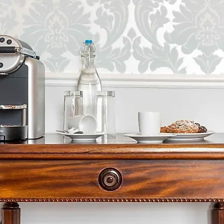 The Old Bank Town House Guest house 4*