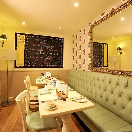 The Old Bank Town House Pensión 4*